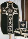 Ornement noir 1 : chasuble, étole, manipule, bourse de corporal, voile de calice