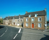 Alignement de 5 maisons, D9 (Tressé fusionnée en Mesnil-Roc'h en 2019)