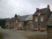 Alignement de maisons, Sert (La Chapelle-de-Brain)