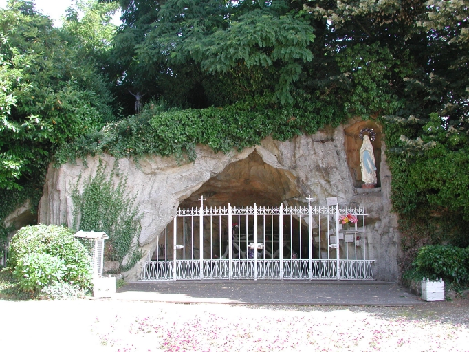 Grotte de Lourdes, route de Châteaugiron, le Houx Vert (Visseiche)