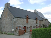 Alignement de maisons, la Haute Racinais (Combourg)