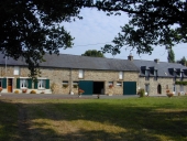 Les maisons et fermes en alignement non documentées sur la commune de Maxent