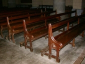 Ensemble de 41 bancs de fidèles