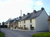 Alignement de neuf maisons, Catféon (Renac)