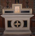 Autel des morts : autel, tabernacle, degré d'autel