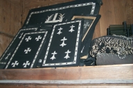 Ensemble de garnitures mortuaires : 3 draps mortuaires, garniture de catafalque, bannières