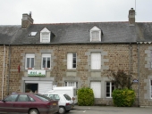 Maison à boutique, 4-6 place du Marché (Vieux-Vy-sur-Couesnon)