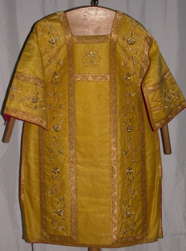 Paire 1 de dalmatiques, étole, 2 manipules