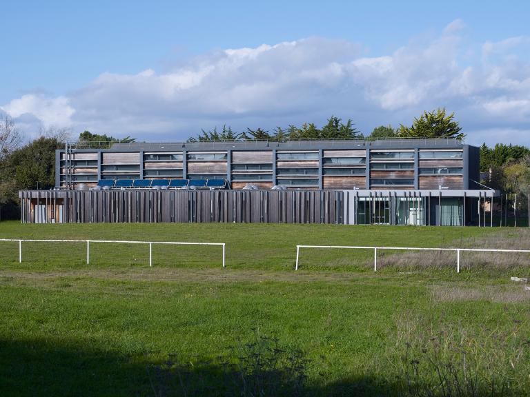 Gymnase du Men Glas, rue Brizeux (Étel)