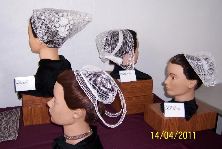 Les coiffes en filet brodé de Bretagne