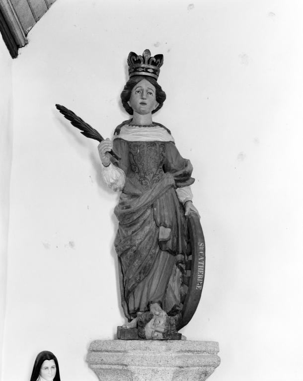 Statue (d'applique, petite nature) : sainte Catherine d'Alexandrie, chapelle Sainte-Catherine (Mespaul)