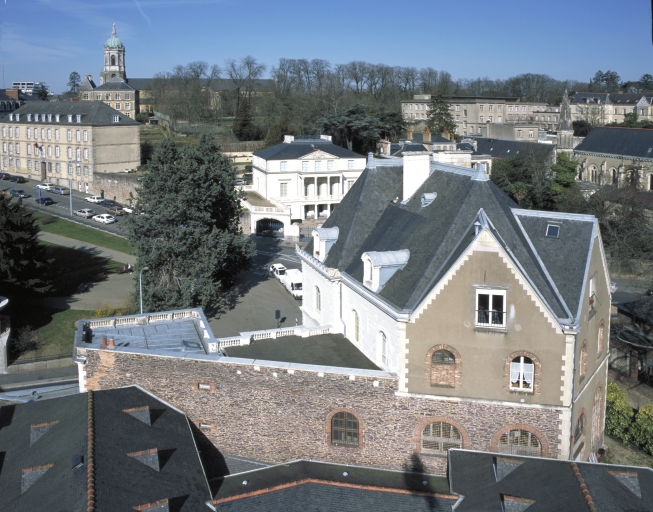 Ancienne promenade de la Motte, actuellement jardin public, dit square de la Motte, rue Jean-Baptiste-Martenot (Rennes)