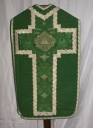 Ornement vert 2 : chasuble, étole, manipule, bourse de corporal, voile de calice et pale