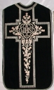 Ornement noir 1 : chasuble, étole, manipule, voile de calice