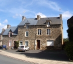 Maisons, alignement de trois logis, 2, 4 rue de la Champagne (Créhen)