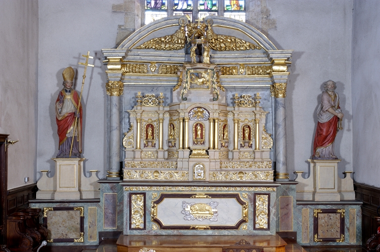 Ensemble du maître-autel : autel, tabernacle à dais d'exposition, retable, 2 gradins d'autel, 3 degrés d'autel