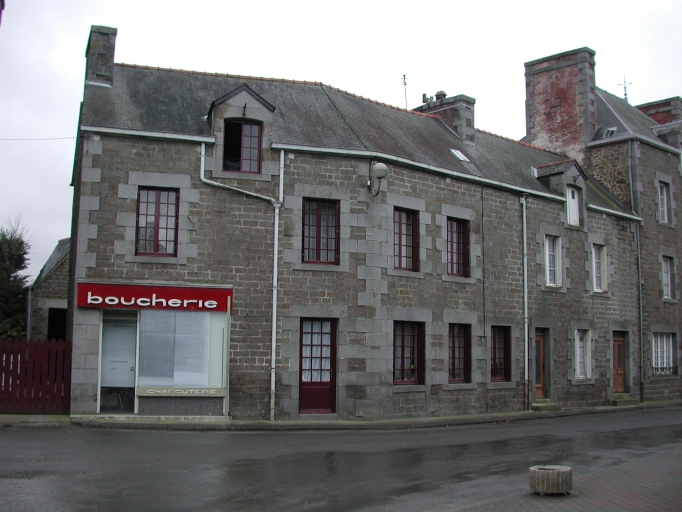 Alignement de 3 maisons (Bonnemain)