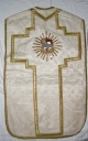 Ornement blanc 1 : chasuble, voile de calice, étole et bourse de corporal