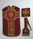 Ornement rouge 3 : chasuble, étole, voile de calice