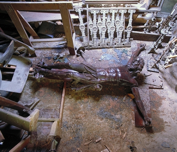 Croix 3 : Christ en croix