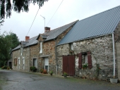 Alignement de maisons, le Glébel (La Chapelle-de-Brain)