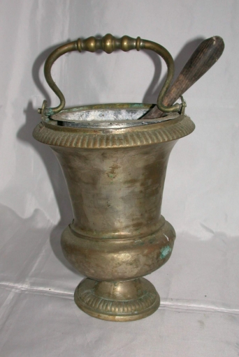 Seau à eau bénite 3