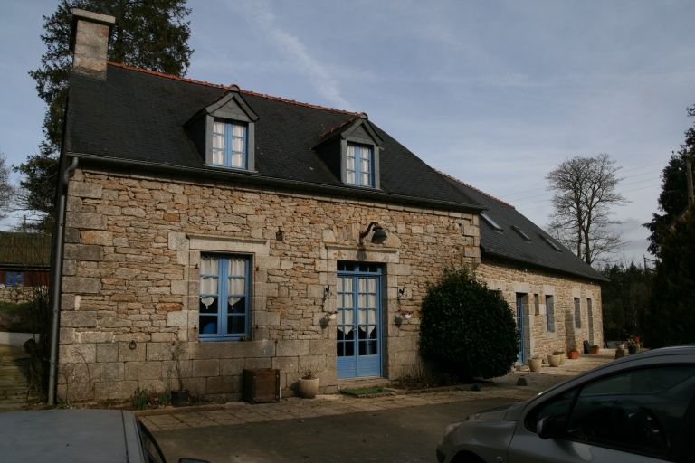 Ancienne ferme (Locmaria-Berrien fusionnée en Poullaouen en 2019)