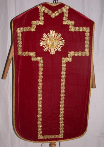 Ornement rouge 1 : chasuble
