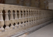 Tribune avec garde-corps