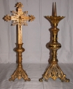 Garniture d'autel : croix et 6 chandeliers, 2 chandeliers de choeur