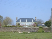 Châteaux, manoirs et presbytère sur la commune de Cuguen