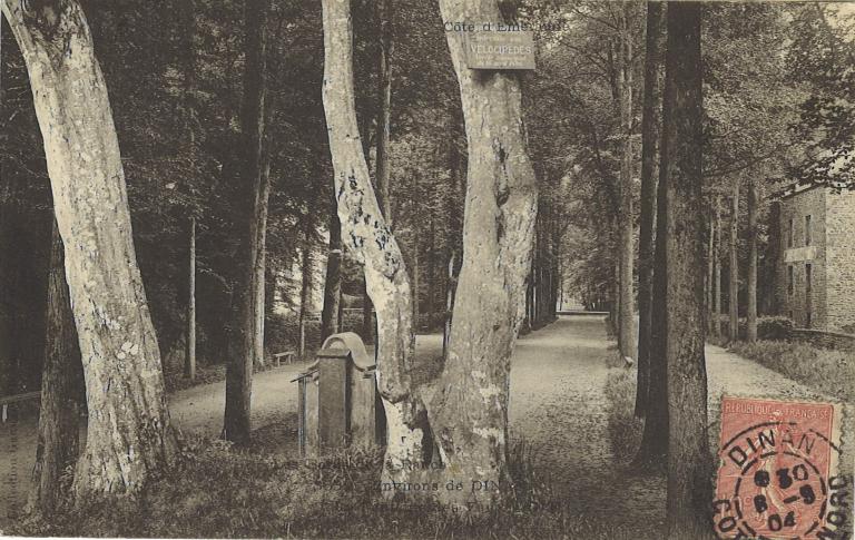Station thermale, la fontaine-des-eaux-minérales de Dinan (Taden)