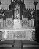 Autel, tabernacle, exposition (maître-autel), style néo-gothique, église paroissiale Saint-Pierre, Immaculée-Conception (Mecé)