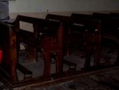 Ensemble de 59 bancs d'église