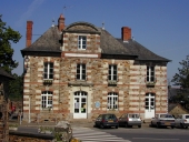 Mairie et écoles sur la commune de Langon