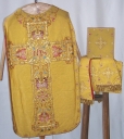 Ornement doré 1 : chasuble, bourse de corporal, étole, manipule, voile de calice