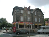 Ancien hôtel de voyageurs, actuellement bar de l'hippo et immeuble, 240 rue de Fougères (Rennes)