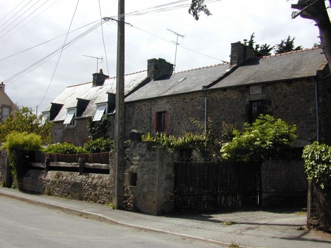 Alignement de maisons, 15 à 17 avenue des Pins (La Richardais)