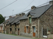 Alignements de maisons, Saint-Marcellin (Bains-sur-Oust)