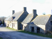 Alignement de deux fermes, la Pinderie (Cuguen)
