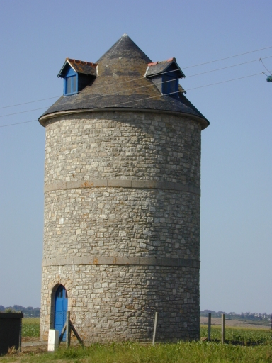 Château d'eau, rue du Révérend Père Lebret ; rue du Général de Gaulle (Le Minihic-sur-Rance)