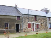 Alignement de maisons, la Châtaigneraie (Pipriac)