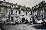 Hôtel dit de Bazvalan, puis école Sainte Jehanne d'Arc, 19 place de la Poissonnerie ; place de la République (Vannes)
