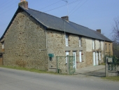 Alignement de trois fermes, la Perche (Montreuil-sur-Ille)