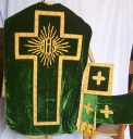 Ornement vert 1 : chasuble, bourse de corporal, étole, voile de calice