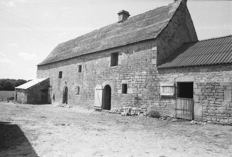 Ferme dite Porh Glaz, bourg (Locmalo)