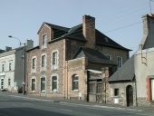 Ancienne usine de papiers peints Rebulet, fabrique de chandelles Bénard, puis cercle de la Jeunesse de Notre-Dame de Toutes-Grâces, actuellement cercle Paul-Bert, 141 rue d' Antrain (Rennes)