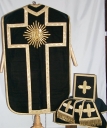 Ornement noir 1 : chasuble, bourse de corporal, étole, voile de calice, manipule