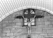Statue (d'applique, figure colossale) : Christ en croix, église paroissiale Saint-Pierre, Saint-Paul (Neulliac)