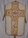 Ornement blanc 2 : chasuble, bourse de corporal, étole, voile de calice